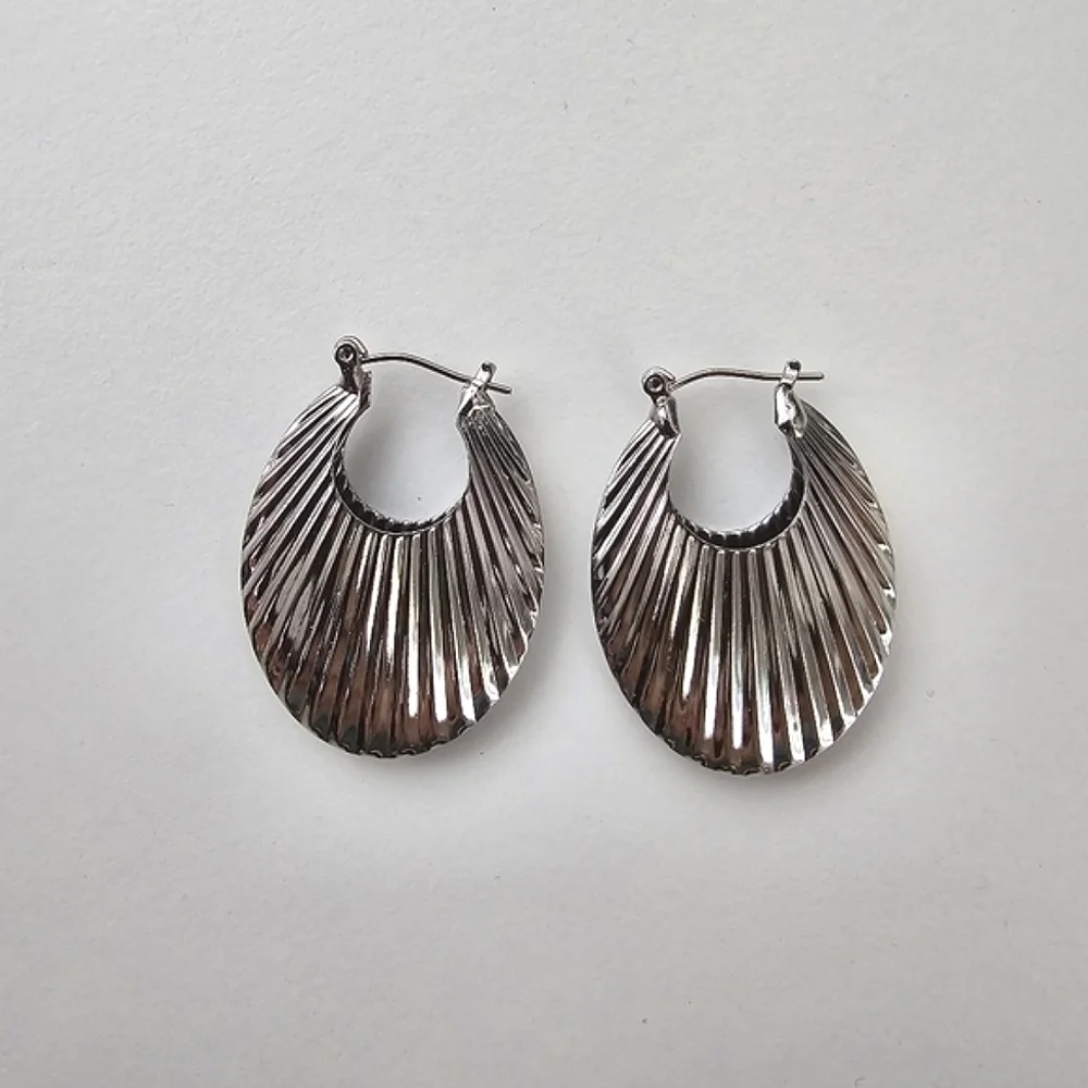 NEW Silver Metal Shell Hoop Pin Catch Earrings